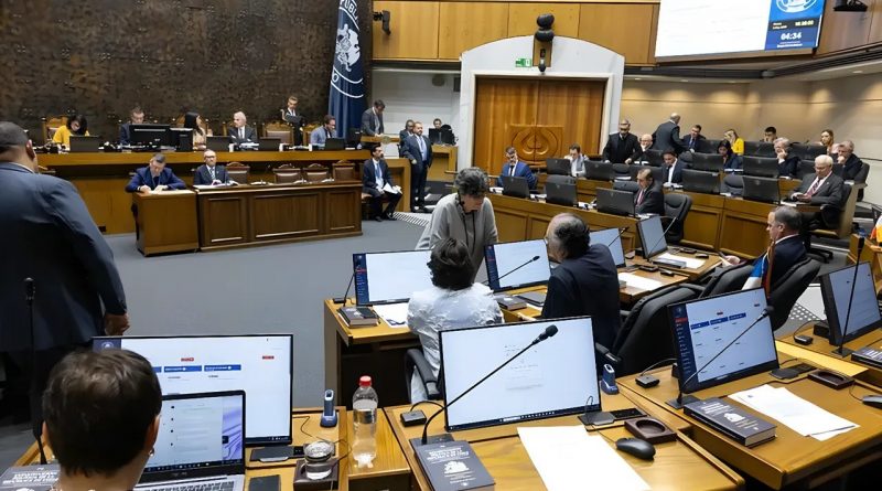 Senado aprueba proyecto que tipifica el ingreso irregular como delito: División en la representación de Tarapacá Senado aprueba proyecto que tipifica el ingreso irregular como delito: División en la representación de Tarapacá