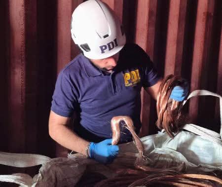 Incautan cerca de 100 toneladas de cobre en el Puerto de Iquique Incautan cerca de 100 toneladas de cobre en el Puerto de Iquique