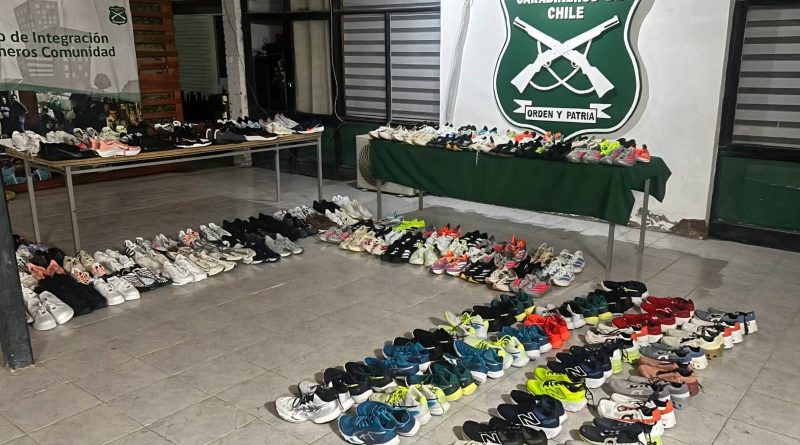 Carabineros incauta 180 pares de zapatillas falsificadas en control carretero en Pozo Almonte* Carabineros incauta 180 pares de zapatillas falsificadas en control carretero en Pozo Almonte*