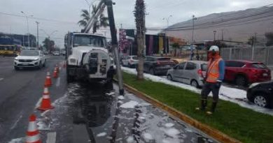 Equipos realizan limpieza y sanitización por presencia de espuma en sector de Tadeo Haenke en Iquique