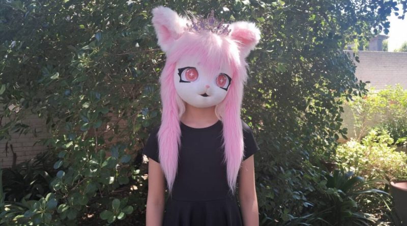 Denuncian agresión contra niña de 10 años en colegio deTemuco tras asistir con máscara de gato Denuncian agresión contra niña de 10 años en colegio deTemuco tras asistir con máscara de gato