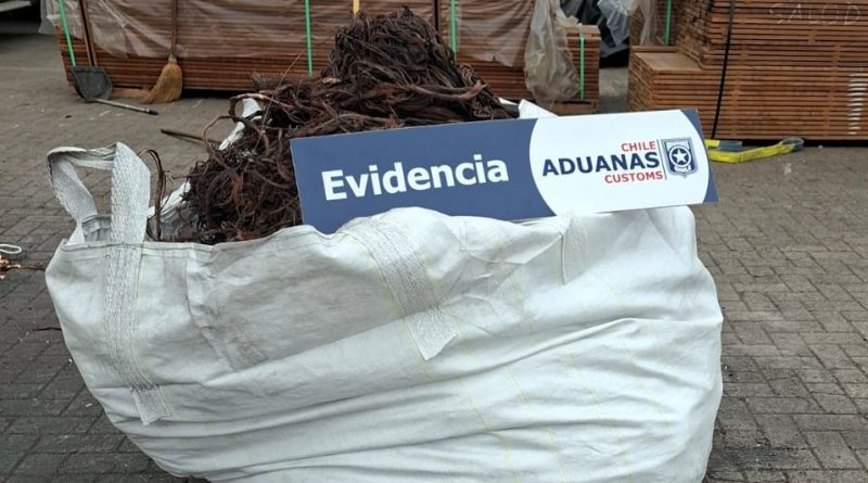 Fiscalización de Aduana en Arica evita exportación ilegal de 429 kilos de cobre robado Fiscalización de Aduana en Arica evita exportación ilegal de 429 kilos de cobre robado