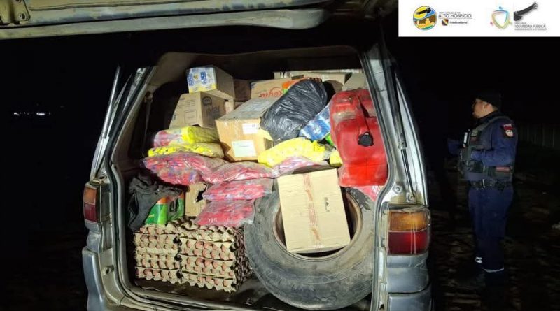 Incautan millonario cargamento de contrabando en Alto Hospicio: huyeron dos sujetos y detienen a una mujer Incautan millonario cargamento de contrabando en Alto Hospicio: huyeron dos sujetos y detienen a una mujer