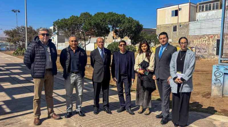 Alcalde y Seremi de Educación proyectan nuevas infraestructuras educacionales para Alto Hospicio Alcalde y Seremi de Educación proyectan nuevas infraestructuras educacionales para Alto Hospicio