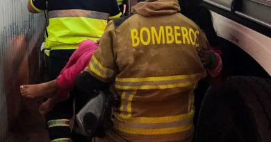 INCENDIO EN ALTO HOSPICIO: BOMBEROS RESCATAN A TRES MENORES ATRAPADOS EN VIVIENDA