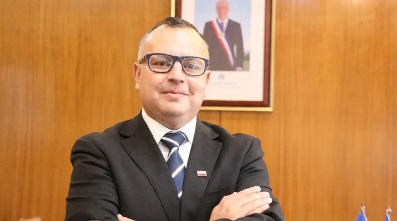 El Ministerio del Trabajo y Previsión Social oficializó la renuncia inmediata de Cristian Andrés Cabezas Mundaca a su cargo como secretario regional ministerial (Seremi) de la Región de Tarapacá.