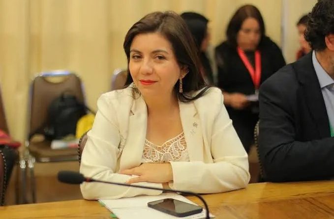 Senadora Danisa Astudillo se refiere a la tramitación de la megarreforma: “Hoy ganó el ministro Quiroz, hoy ganó la indolencia de este gobierno” Senadora Danisa Astudillo se refiere a la tramitación de la megarreforma: “Hoy ganó el ministro Quiroz, hoy ganó la indolencia de este gobierno”