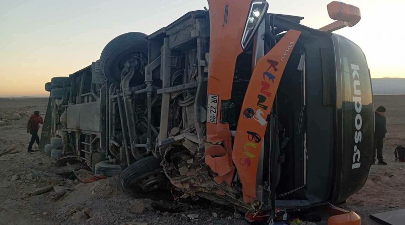 Accidente de Bus que salió de Iquique rumbo a Calama vuelca en la Ruta 5 Norte Accidente de Bus que salió de Iquique rumbo a Calama vuelca en la Ruta 5 Norte