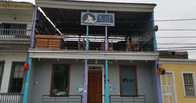 La Superintendencia del Medio Ambiente (SMA) formuló un cargo grave contra Azotea Baquedano SpA, titular del establecimiento “Pub Azotea Baquedano”, ubicado en la comuna de Iquique, región de Tarapacá, por superar la norma de emisión de ruidos