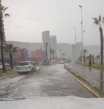 ALERTA EN EL NORTE GRANDE: FUERTES LLOVIZNAS Y VIENTOS DEJAN DAÑOS Y CORTES DE LUZ EN IQUIQUE Y ALTO HOSPICIO