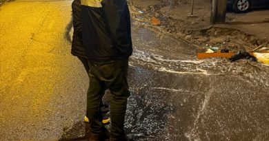 MUNICIPALIDAD DE IQUIQUE REFUERZA ENTREGA DE NYLON PARA AFECTADOS POR PRECIPITACIONES