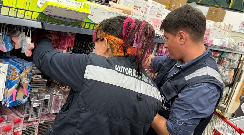 SEREMI de Salud de Tarapacá fiscaliza mall chino en Iquique tras denuncia por quemadura asociada a producto para uñas SEREMI de Salud de Tarapacá fiscaliza mall chino en Iquique tras denuncia por quemadura asociada a producto para uñas