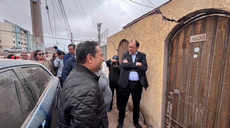 Ministro anuncia junto a alcalde cronograma para abordar socavones en Alto Hospicio